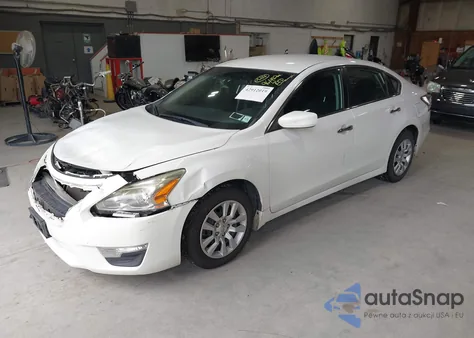 2015 Nissan Altima 2.5 S z USA, uszkodzony, nr VIN 1N4AL3AP1FC258095